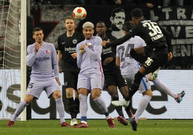 在E